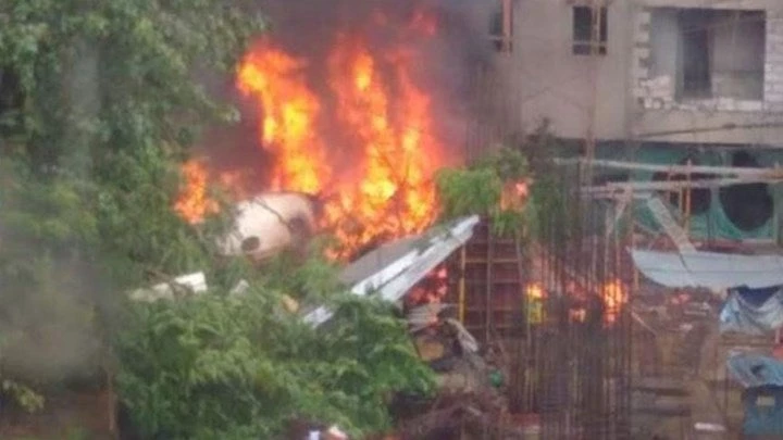 Αεροπορική τραγωδία στη Βομβάη – Συνετρίβη κυβερνητικό αεροσκάφος – Πέντε νεκροί